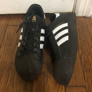 Adidas super star 🖤🖤🖤🖤